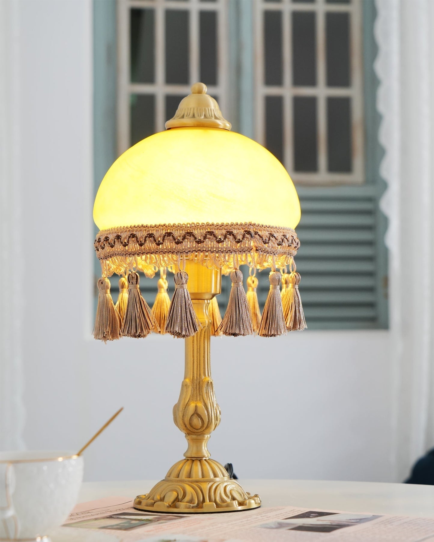 Bureaulamp met Franse Details en Stoffen Kwastjes