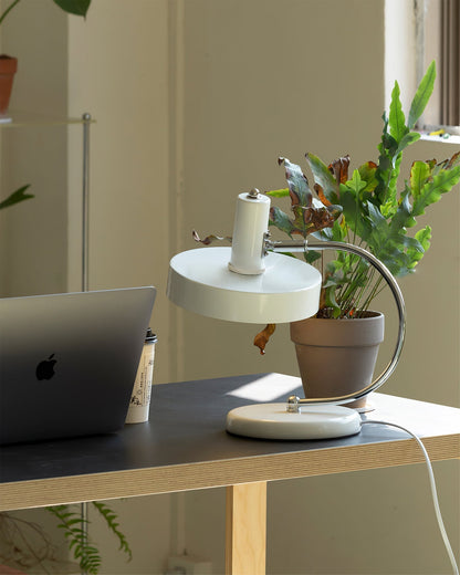 Tafellamp met Metaal en Aluminium Behuizing en LED Compatibiliteit voor Binnengebruik