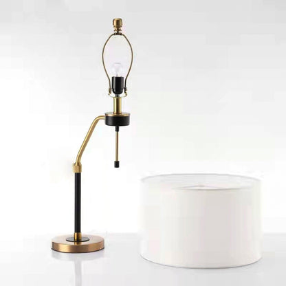 Tafellamp met Metalen Voet en Stoffen Lampenkap in Beige