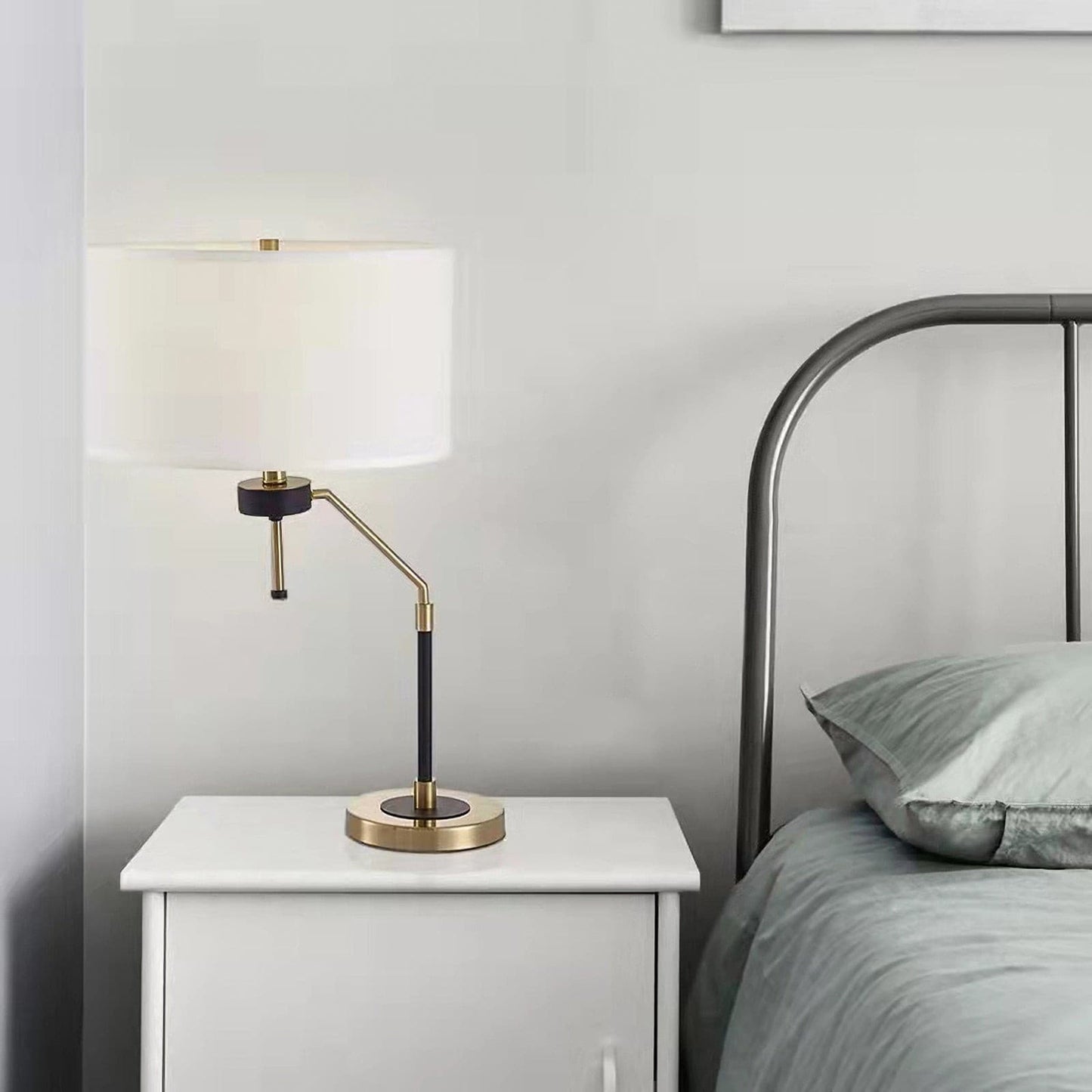 Tafellamp met Metalen Voet en Stoffen Lampenkap in Beige