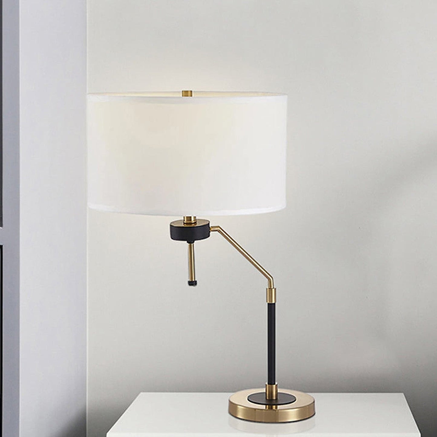 Tafellamp met Metalen Voet en Stoffen Lampenkap in Beige