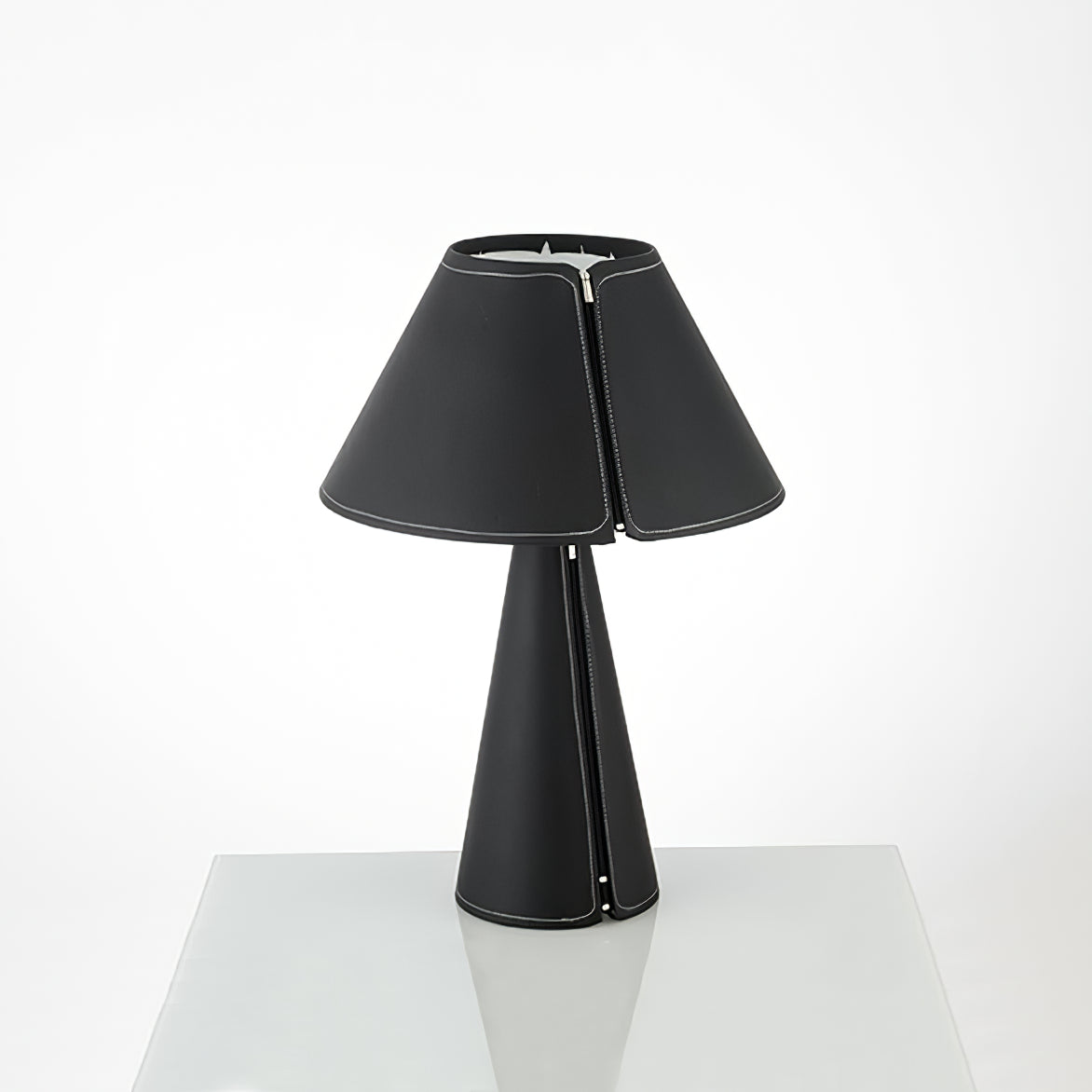 Bureau Lamp met Leder en Metaal en E27 Fitting voor LED of Edison Lampen