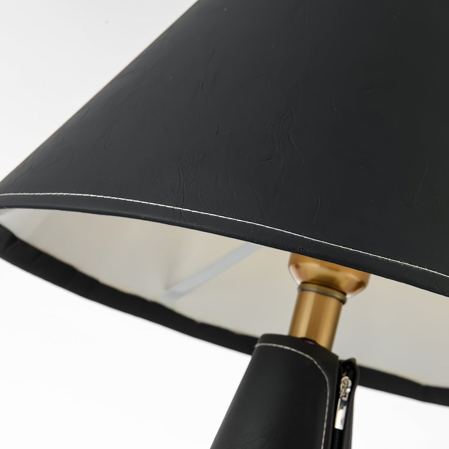 Bureau Lamp met Leder en Metaal en E27 Fitting voor LED of Edison Lampen