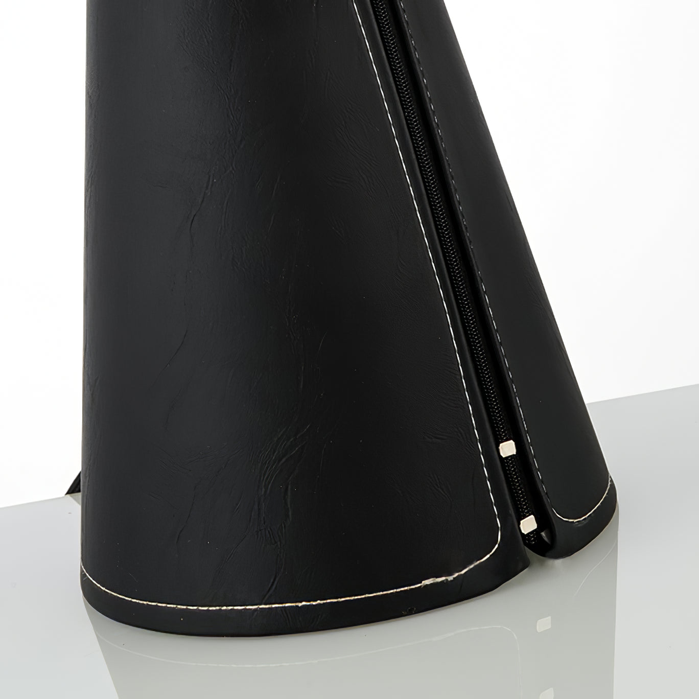 Bureau Lamp met Leder en Metaal en E27 Fitting voor LED of Edison Lampen