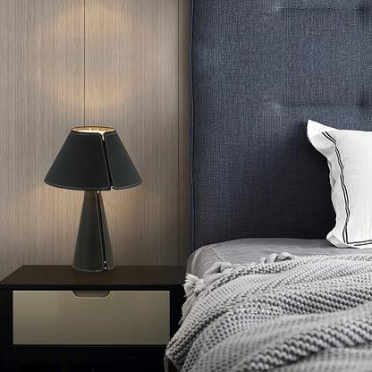 Bureau Lamp met Leder en Metaal en E27 Fitting voor LED of Edison Lampen