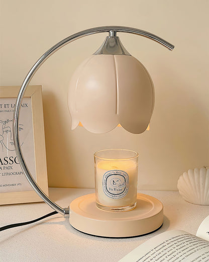 Tafellamp met bloemvormige kap en geïntegreerde wax-melt functie