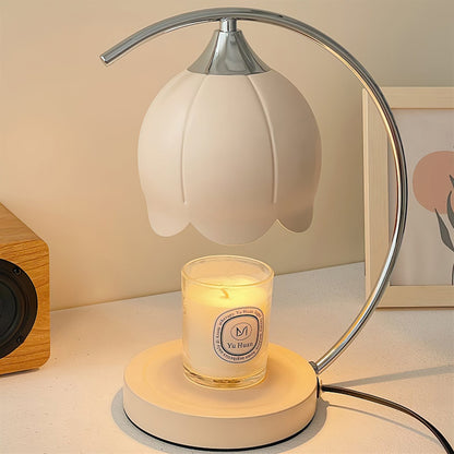 Tafellamp met bloemvormige kap en geïntegreerde wax-melt functie
