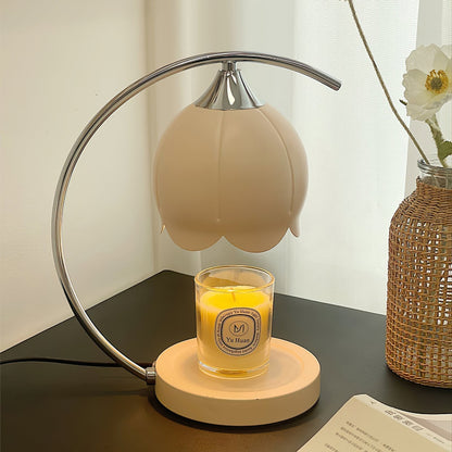 Tafellamp met bloemvormige kap en geïntegreerde wax-melt functie