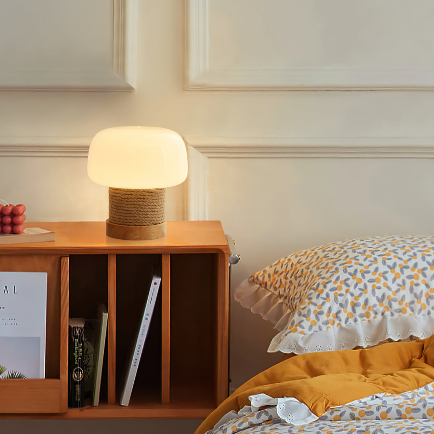 Tafellamp met Houten Voet en Glazen Kap voor Slaapkamer en Woonkamer