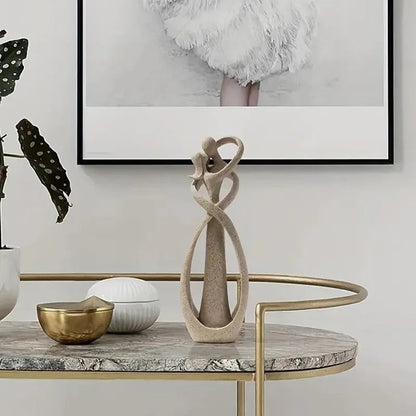 Sculptuur van Twee Figuren in Omhelzing – Hars Beeld voor Interieurdecoratie