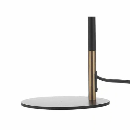 Bureau lamp met verstelbare focus en minimalistisch design voor werkruimtes