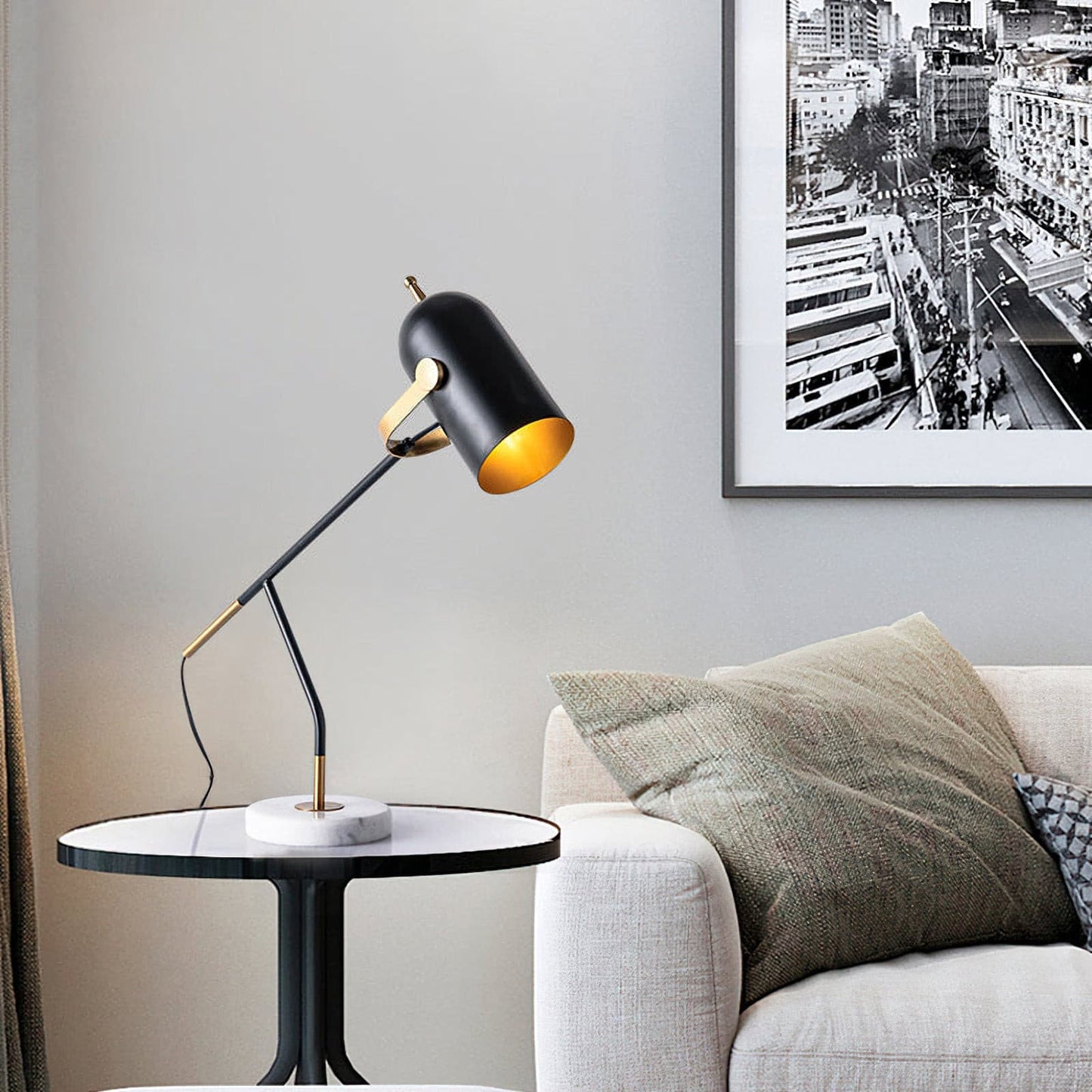 Bureau lamp met verstelbare focus en minimalistisch design voor werkruimtes