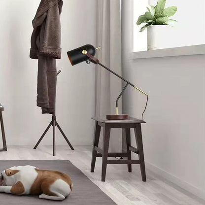 Bureau lamp met verstelbare focus en minimalistisch design voor werkruimtes
