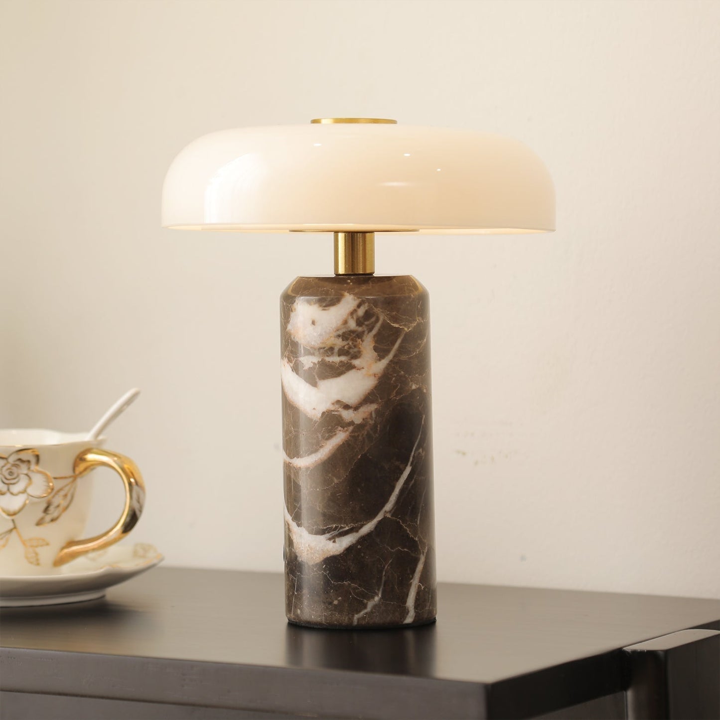 Bureaulamp met marmeren voet en glazen kap