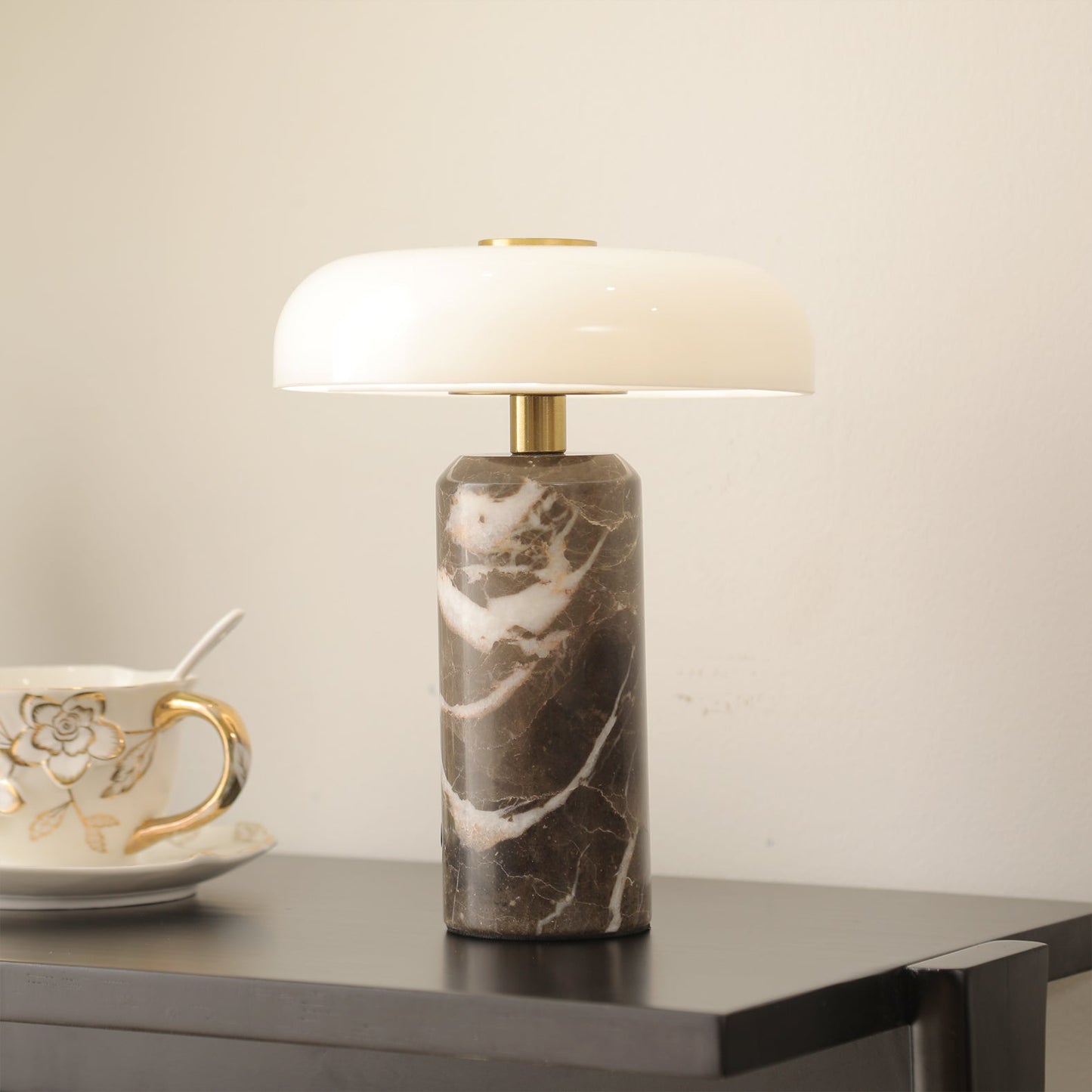 Bureaulamp met marmeren voet en glazen kap