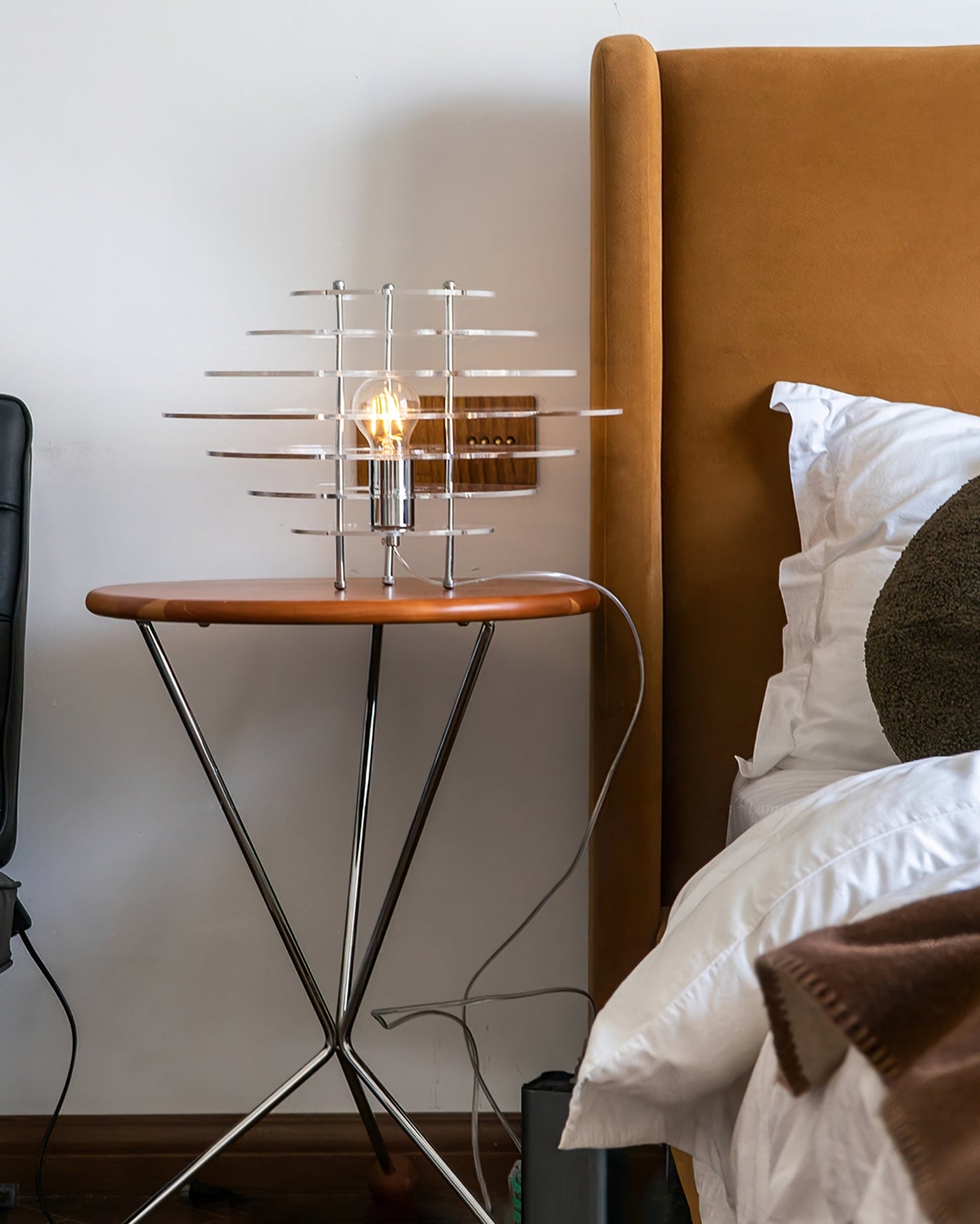 Tafellamp met Metaal en Acryl Behuizing en LED Compatibiliteit voor Binnengebruik