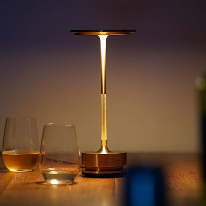 LED Tafellamp met Geïntegreerde Lichtbron en Modern Ontwerp