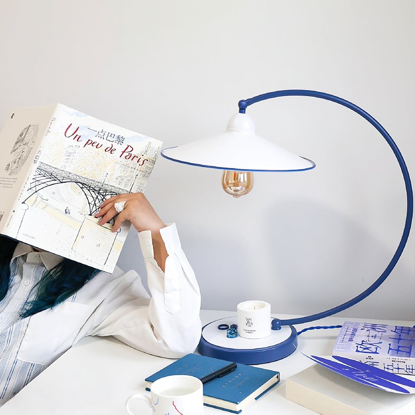 Bureaulamp van Metaal met Emaille Afwerking en E27 Fitting – Blauw of Wit