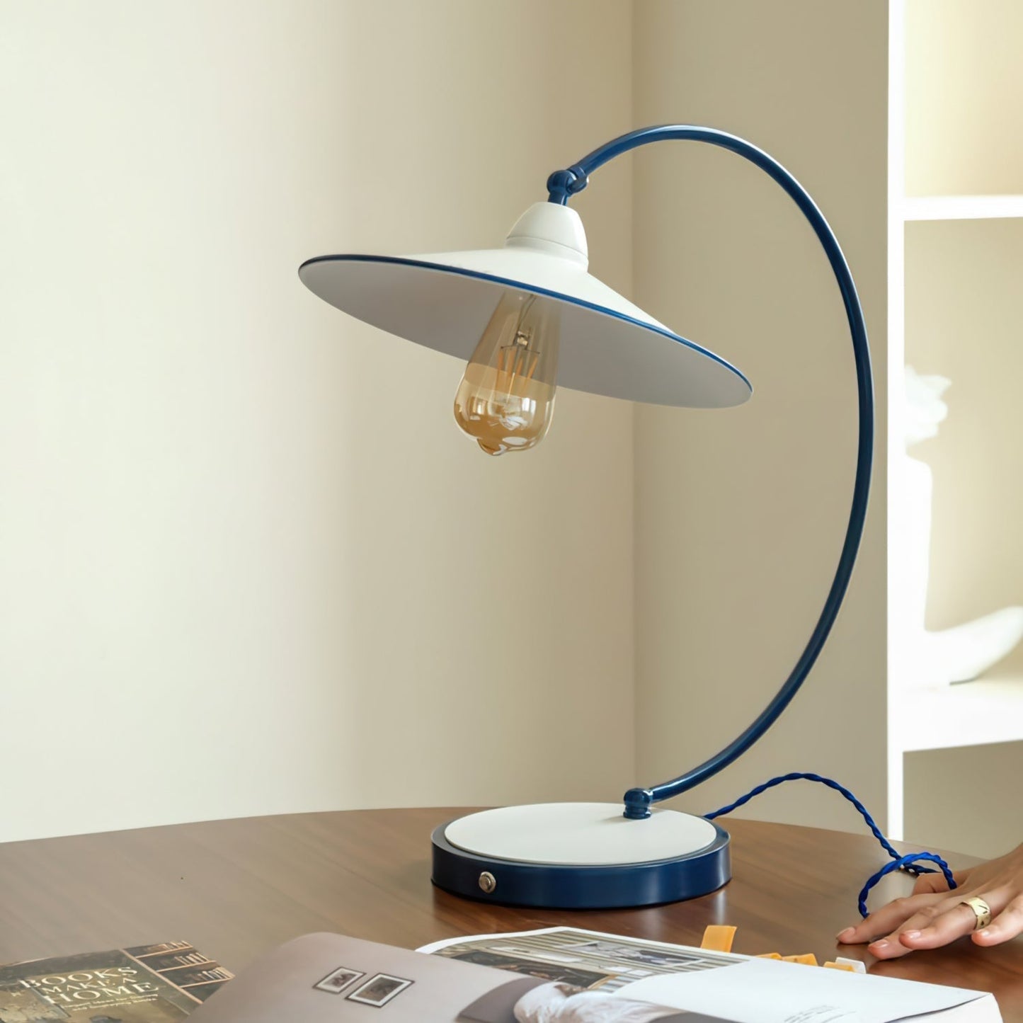 Bureaulamp van Metaal met Emaille Afwerking en E27 Fitting – Blauw of Wit