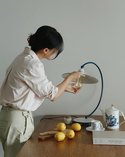 Bureaulamp van Metaal met Emaille Afwerking en E27 Fitting – Blauw of Wit
