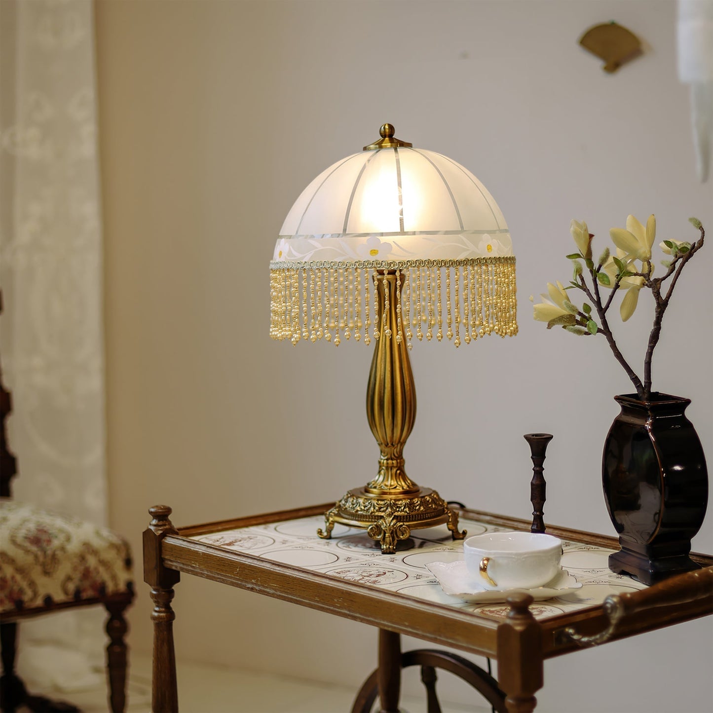 Tafellamp met Glazen Kap en Bloem Kwast Design voor Woonkamer en Slaapkamer