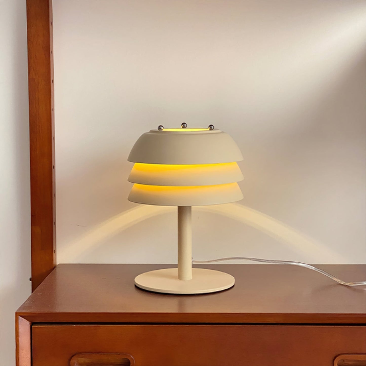 Metalen Bureaulamp met Gelaagd Ontwerp en E27 Fitting