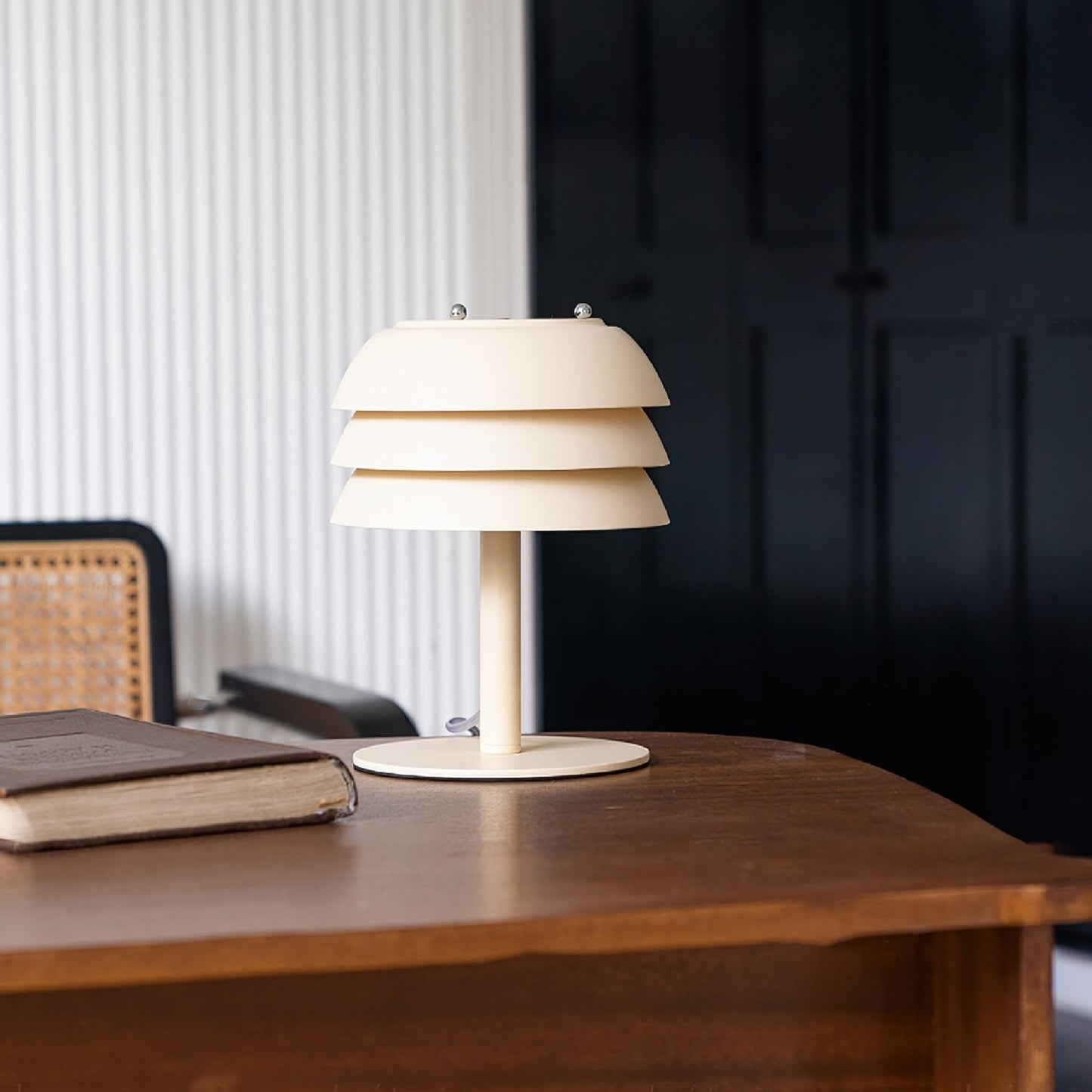 Metalen Bureaulamp met Gelaagd Ontwerp en E27 Fitting