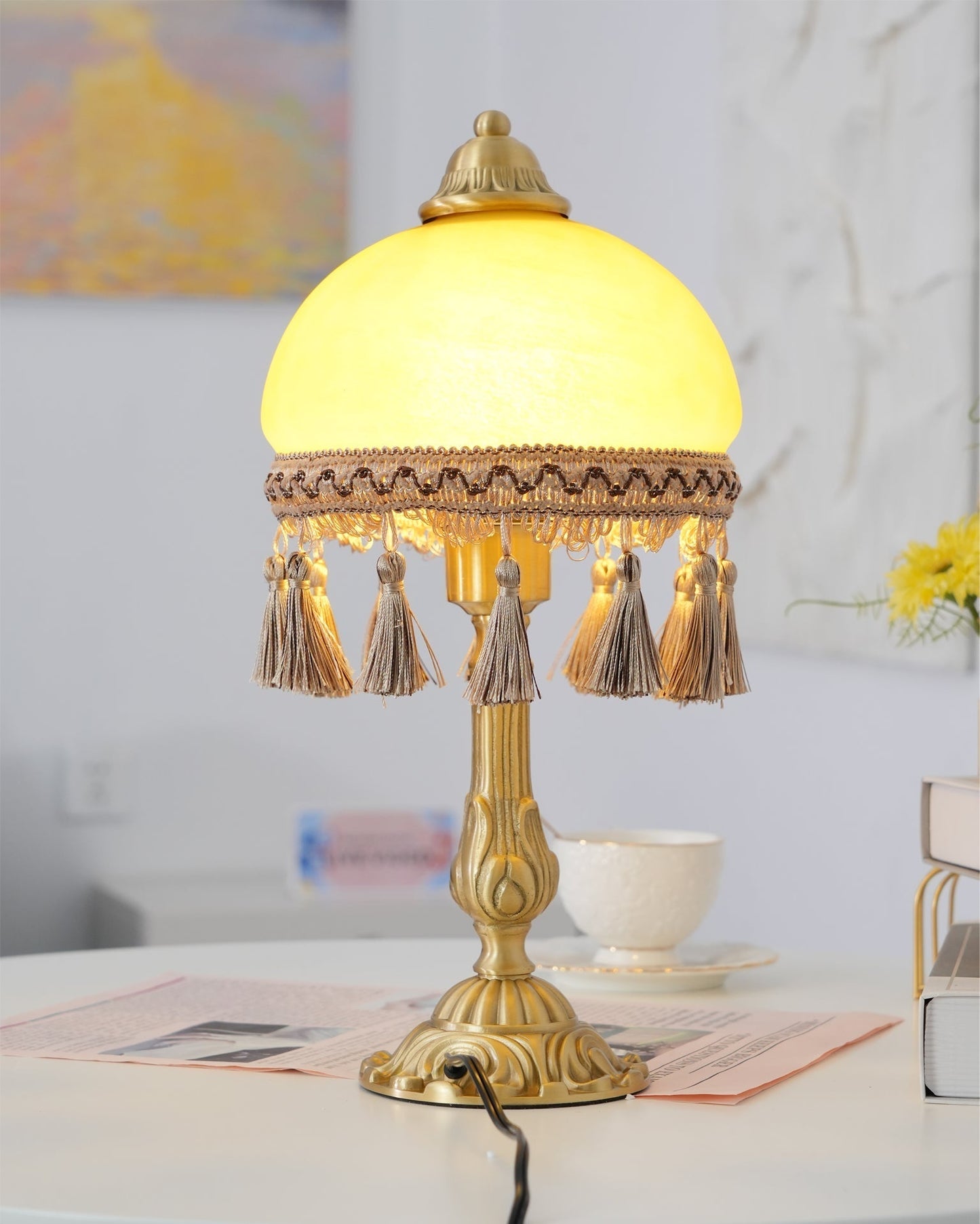 Bureaulamp met Franse Details en Stoffen Kwastjes