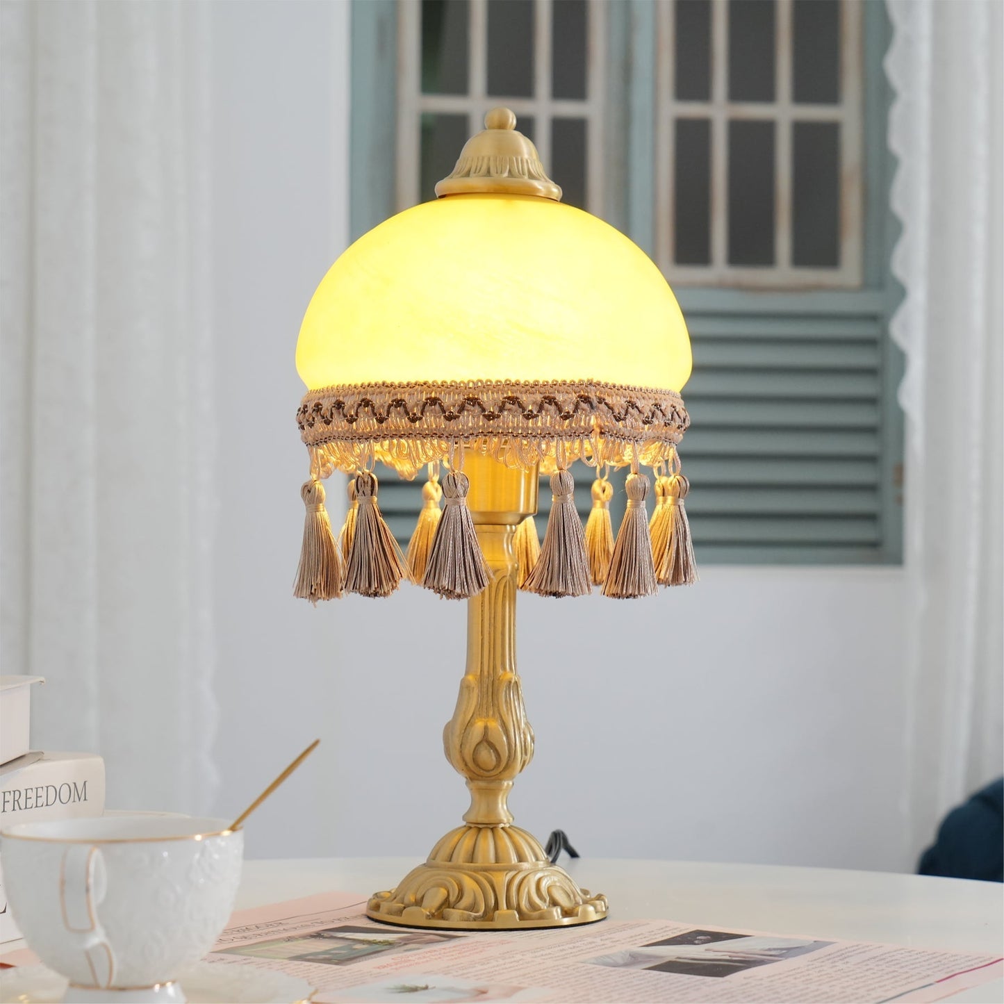 Bureaulamp met Franse Details en Stoffen Kwastjes