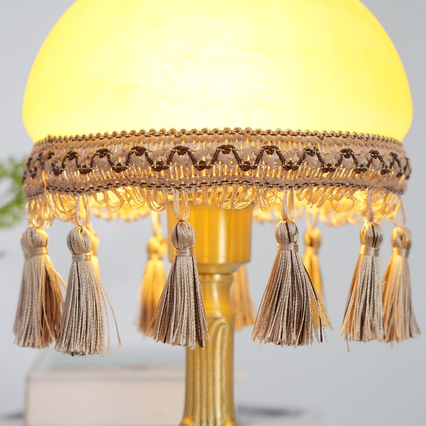 Bureaulamp met Franse Details en Stoffen Kwastjes