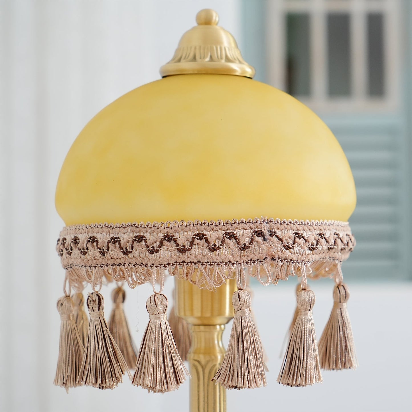 Bureaulamp met Franse Details en Stoffen Kwastjes