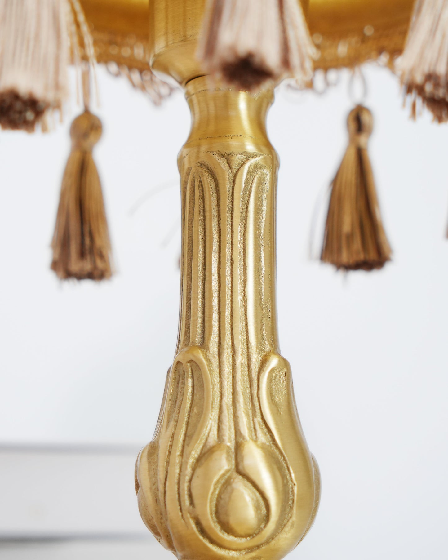 Bureaulamp met Franse Details en Stoffen Kwastjes