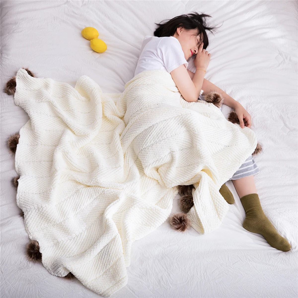 Chenille Deken met Pompons – Chunky Gebreide Woondeken voor Bank en Bed